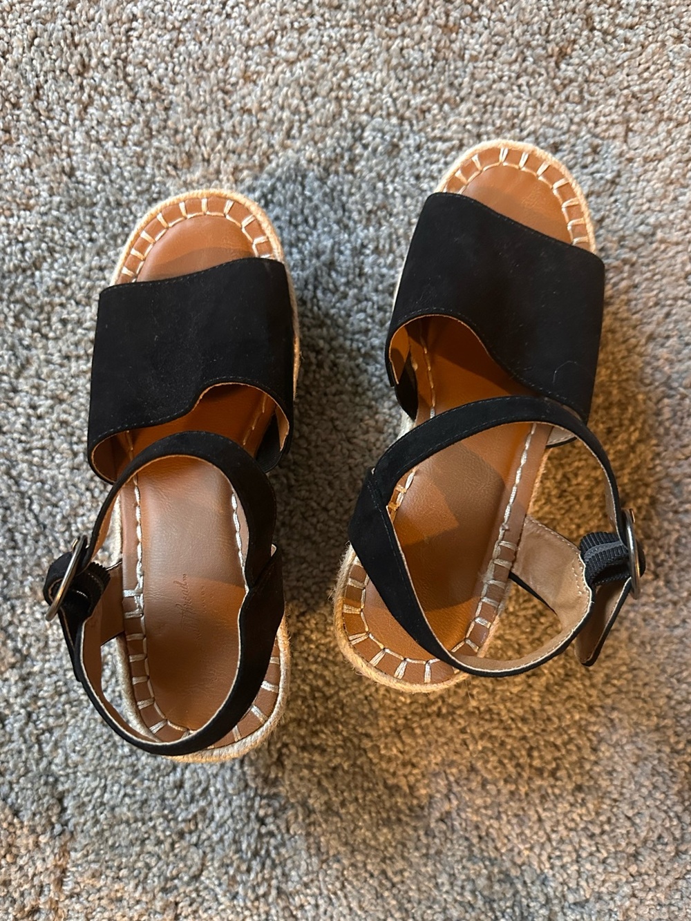 Universal Thread Women’s Black Suede Ankle-Strap Espadrille Sandals. Size 5
